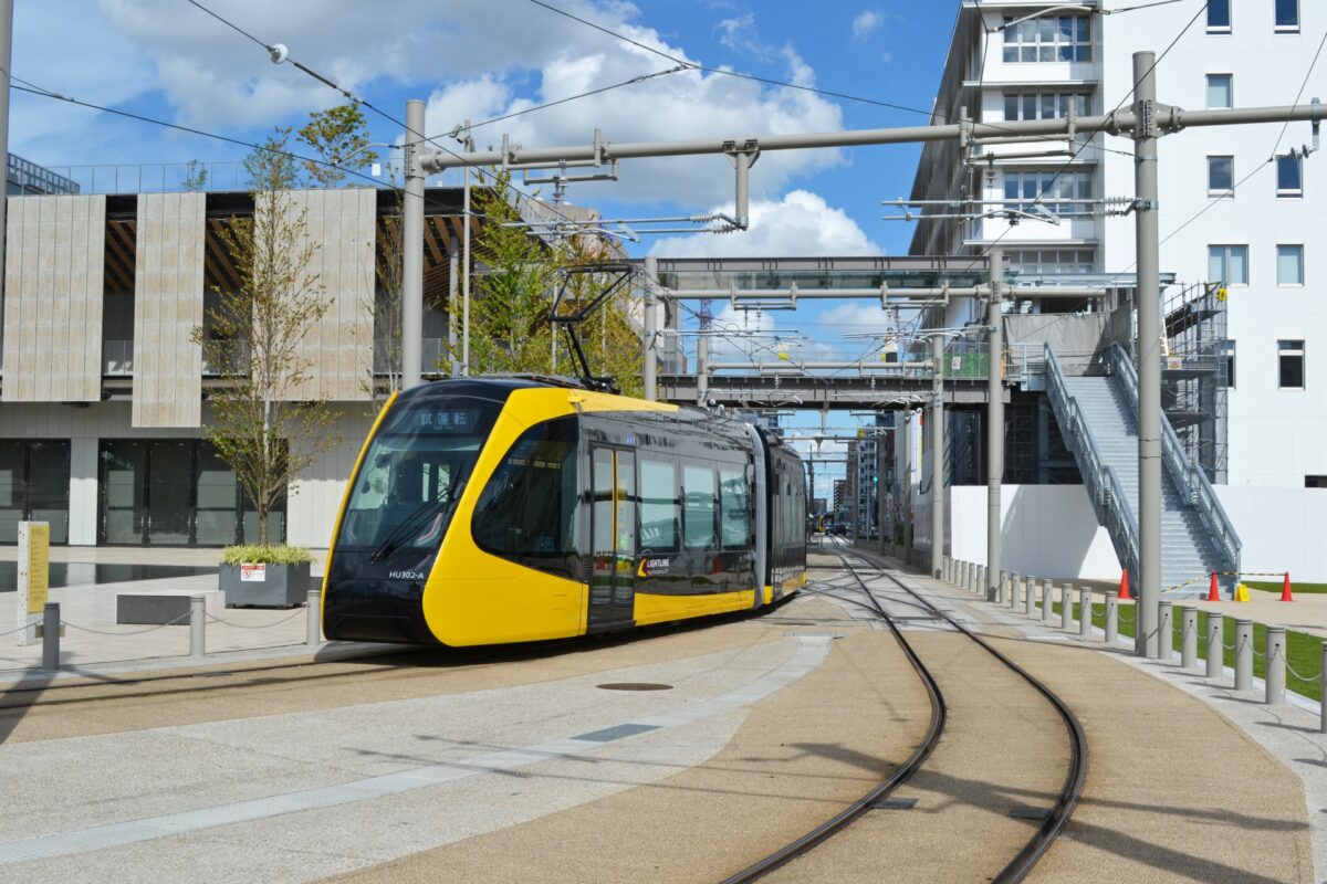 宇都宮市内を走行するLRT