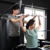 パーソナルジムでのトレーニング風景